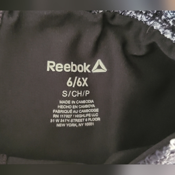 ❄ Reebok 2-in-1 Shorts - Picture 3 of 3